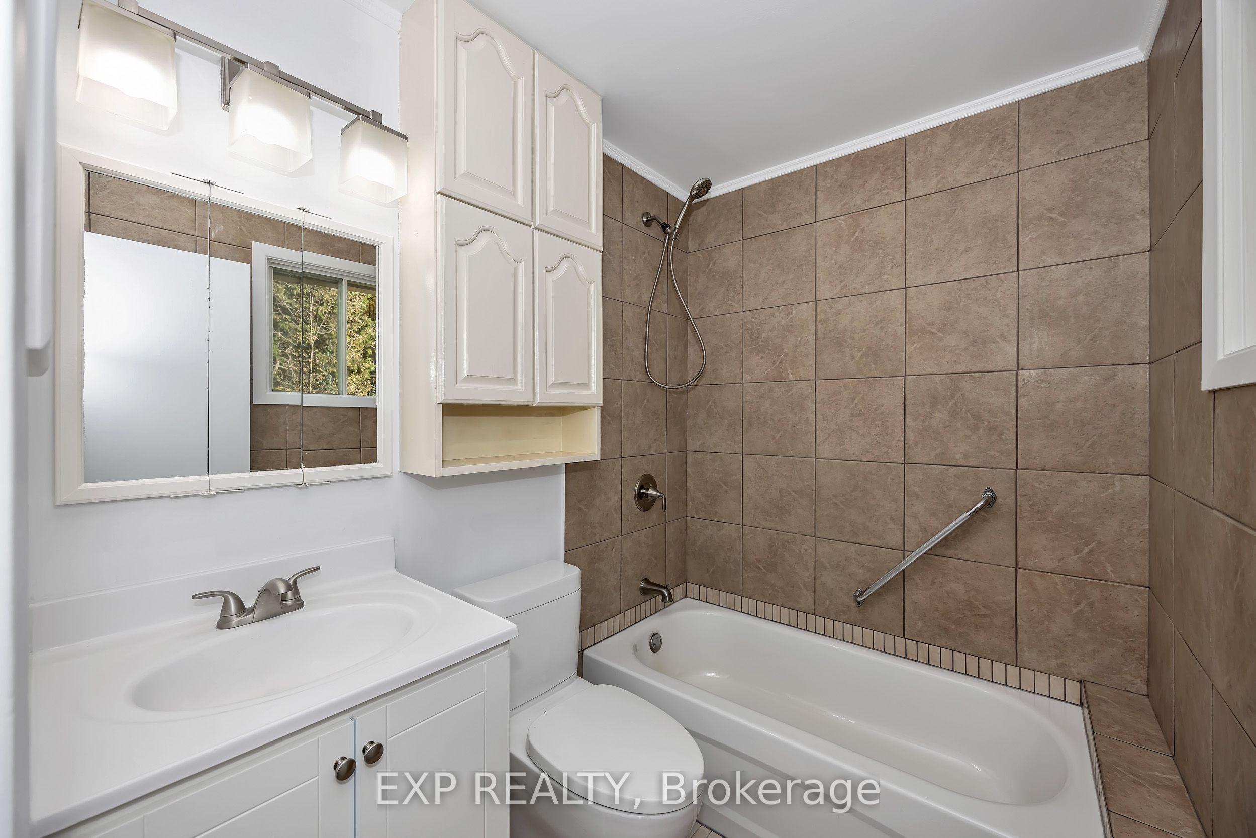 557 Glenview Road Property Photo 15