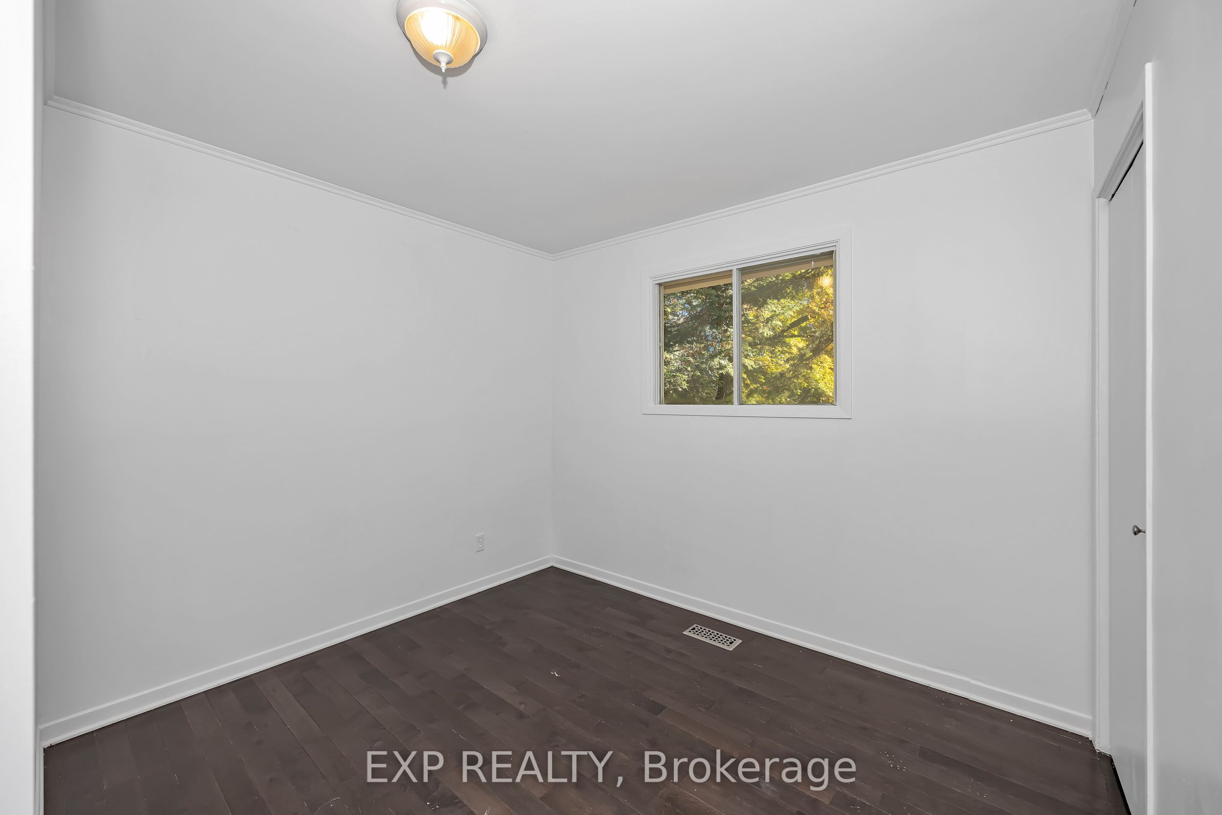 557 Glenview Road Property Photo 17