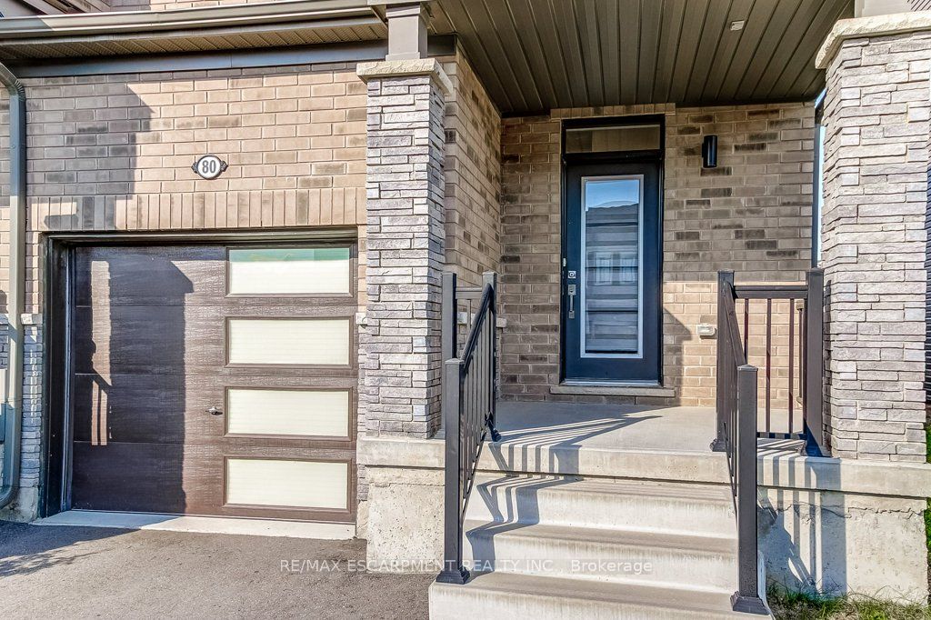 80 Oaktree Drive Property Photo 3