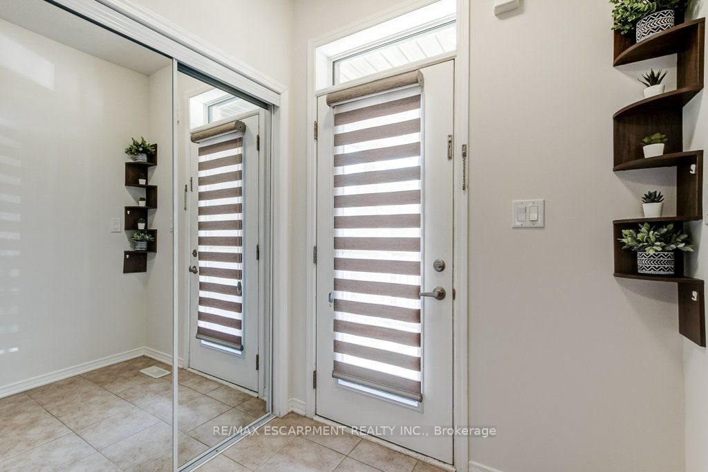 80 Oaktree Drive Property Photo 4