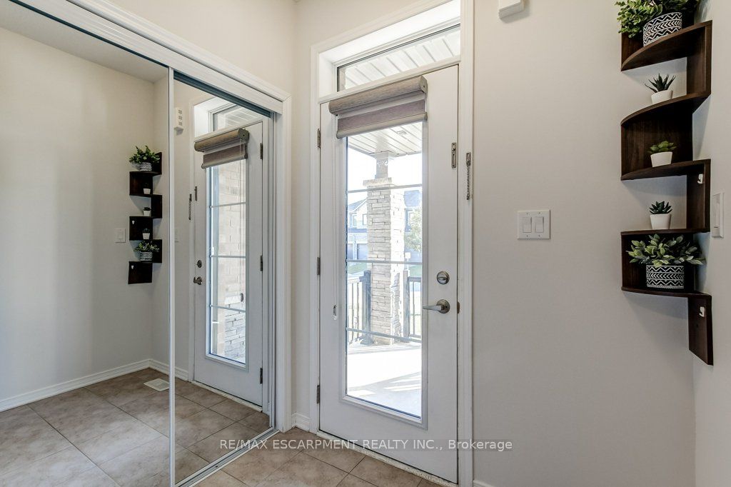 80 Oaktree Drive Property Photo 5