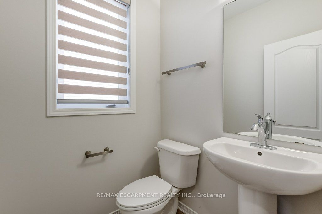 80 Oaktree Drive Property Photo 7