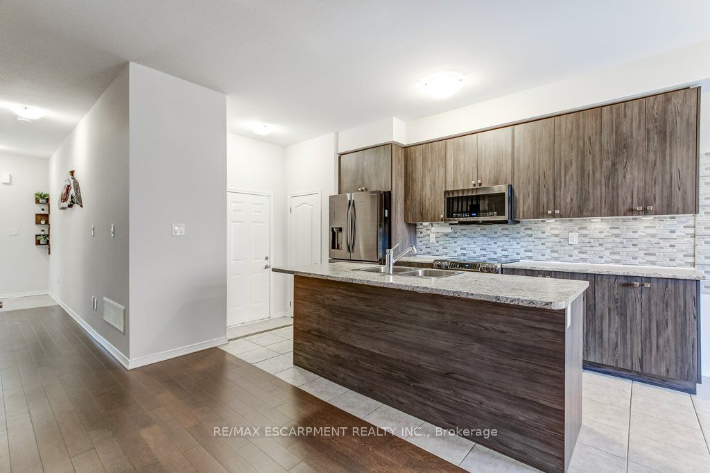 80 Oaktree Drive Property Photo 10