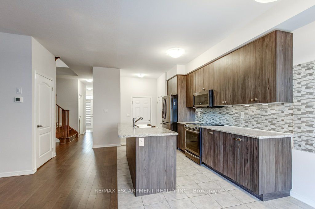 80 Oaktree Drive Property Photo 11