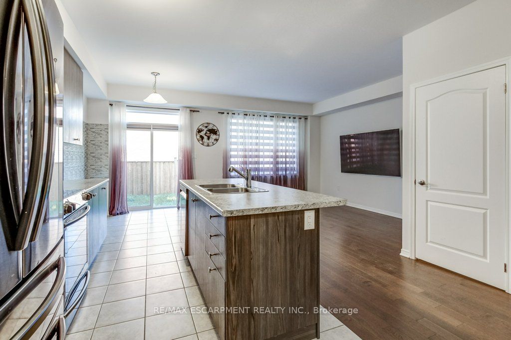 80 Oaktree Drive Property Photo 12