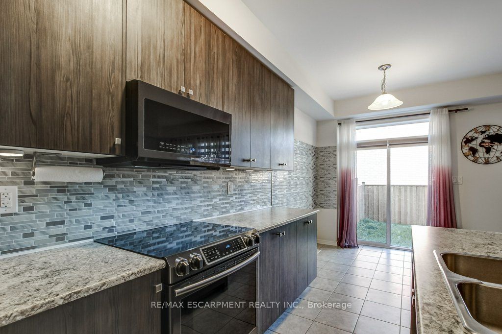 80 Oaktree Drive Property Photo 14