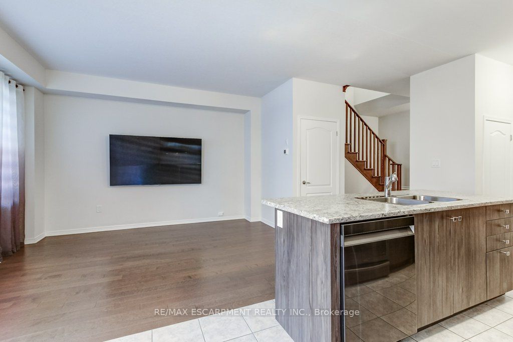80 Oaktree Drive Property Photo 16