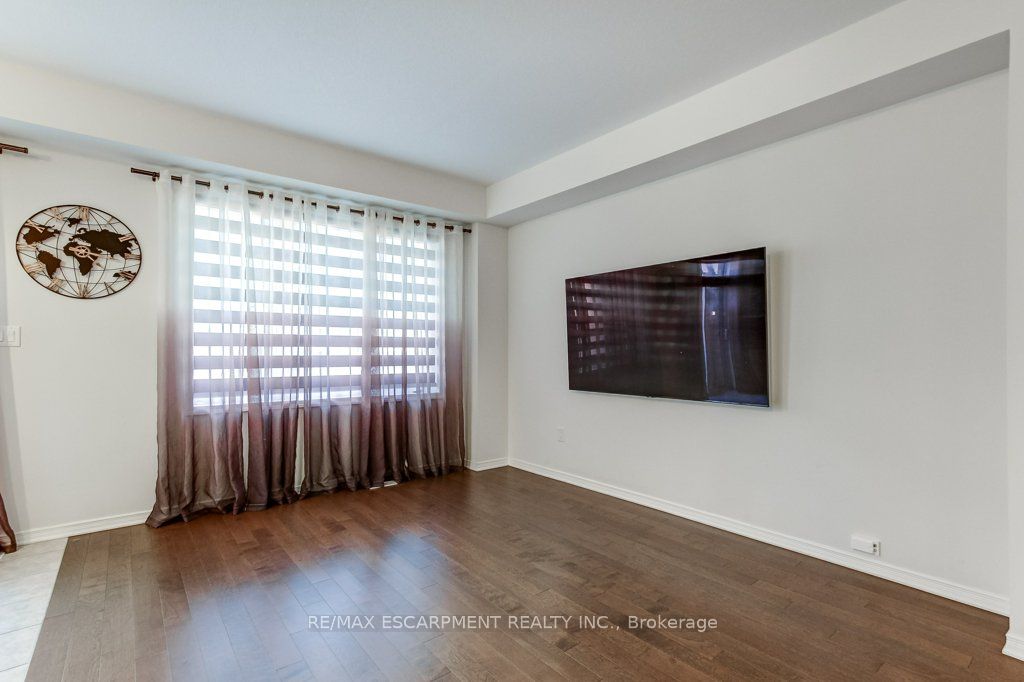 80 Oaktree Drive Property Photo 18