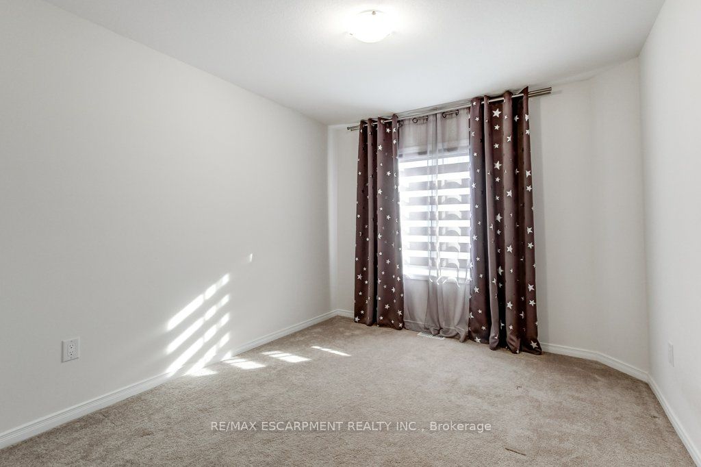 80 Oaktree Drive Property Photo 34