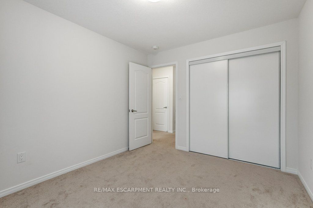 80 Oaktree Drive Property Photo 36