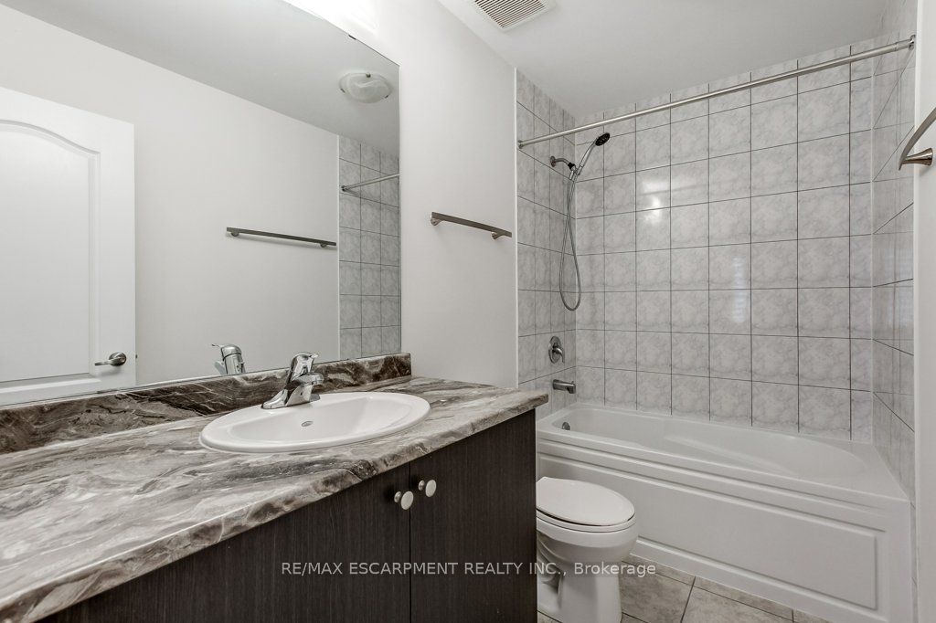 80 Oaktree Drive Property Photo 38