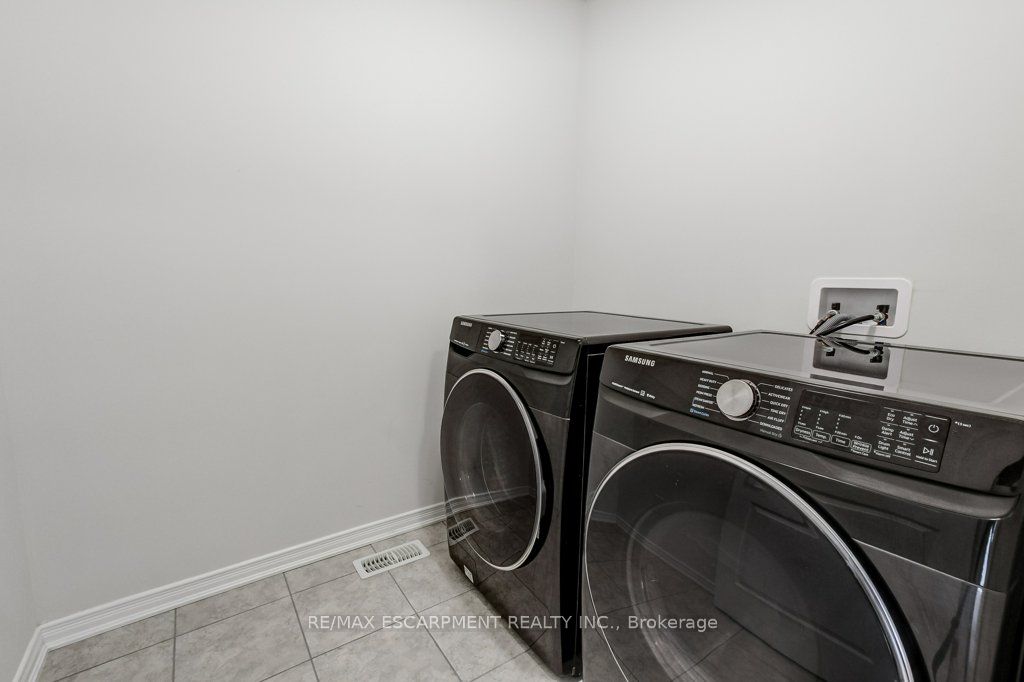 80 Oaktree Drive Property Photo 40