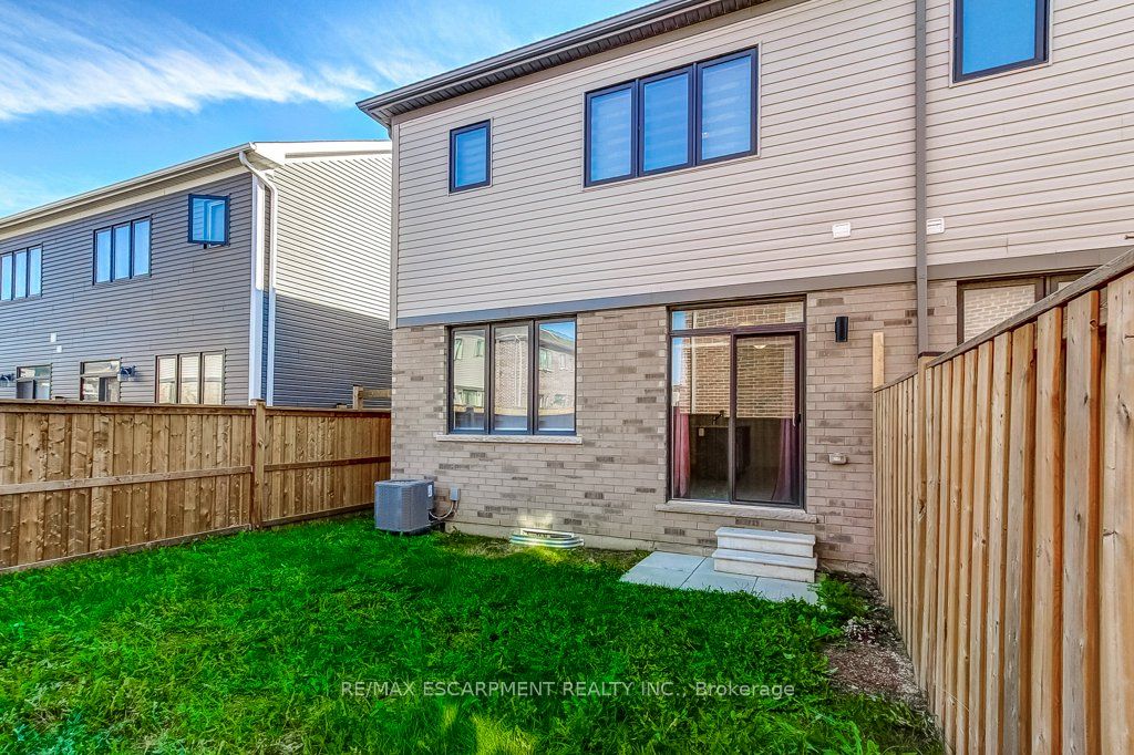 80 Oaktree Drive Property Photo 42