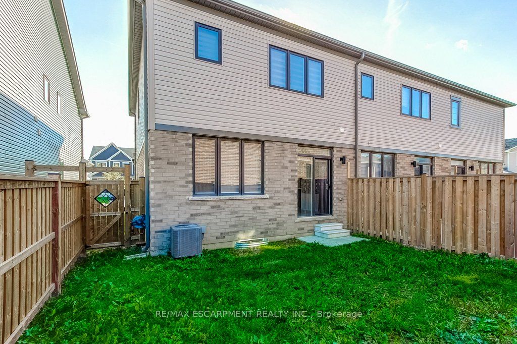 80 Oaktree Drive Property Photo 43
