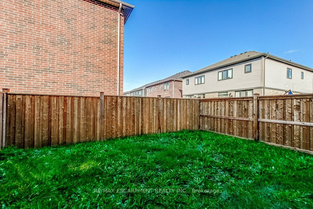 80 Oaktree Drive Property Photo 44