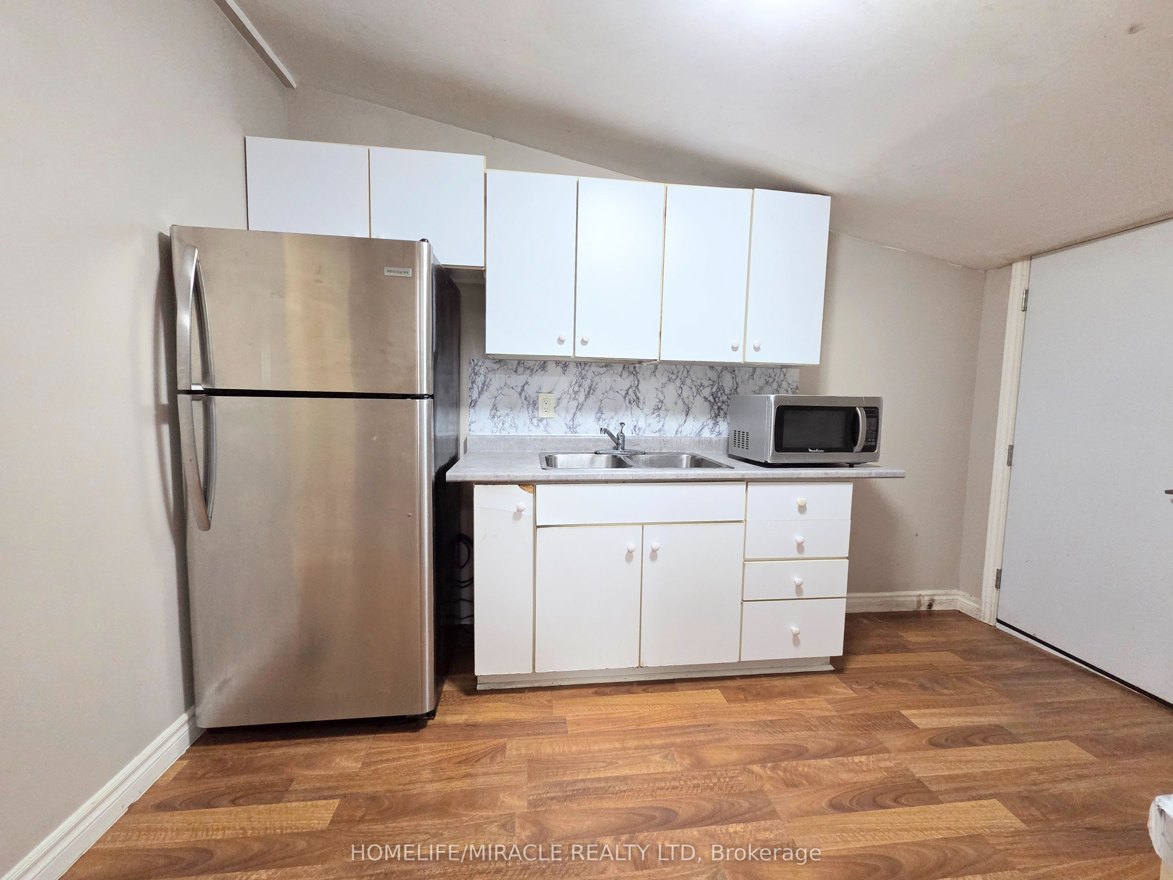 908 Windsor Avenue Property Photo 18