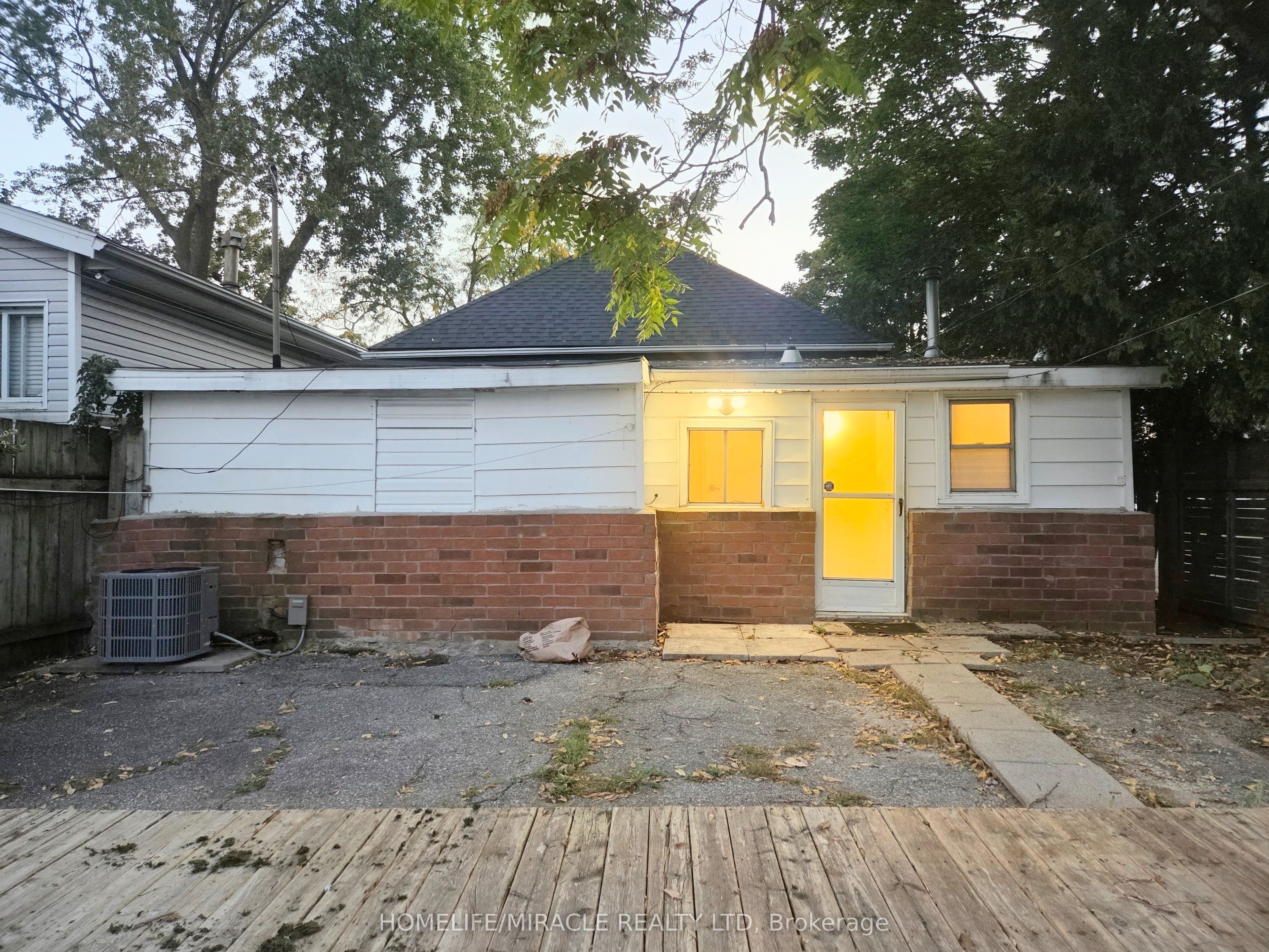 908 Windsor Avenue Property Photo 29