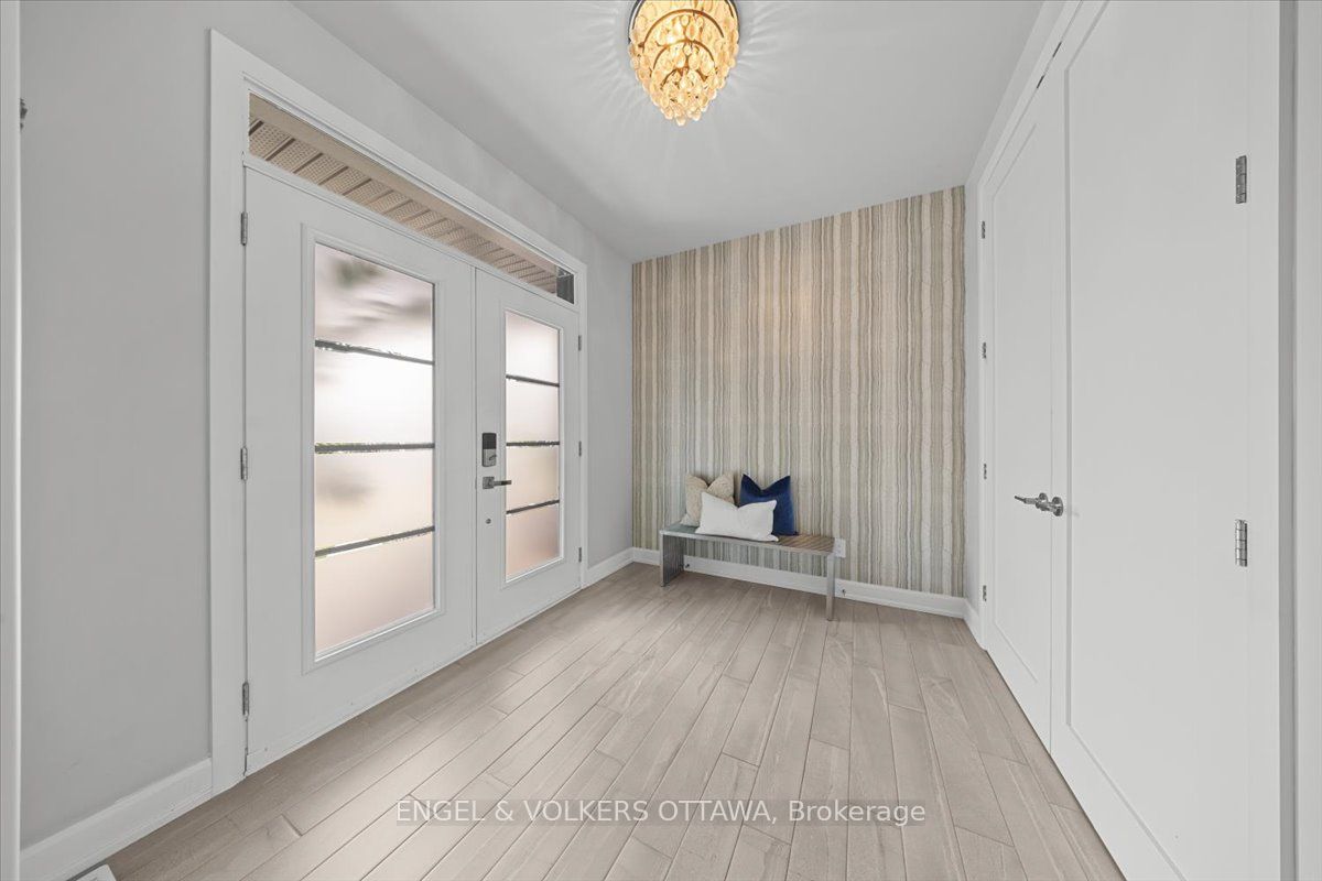 348 St-tropez Street Property Photo 3