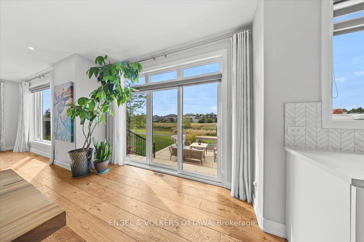 348 St-tropez Street Property Photo 8