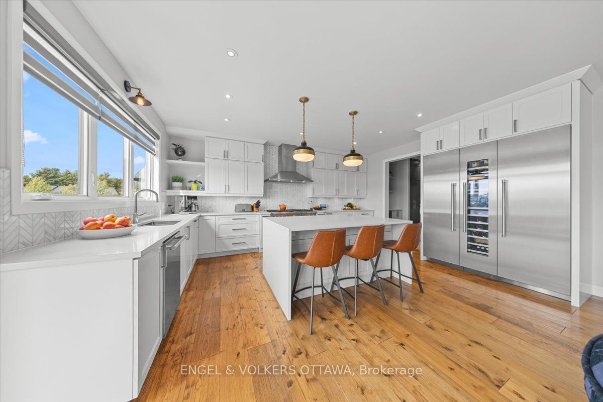 348 St-tropez Street Property Photo 9