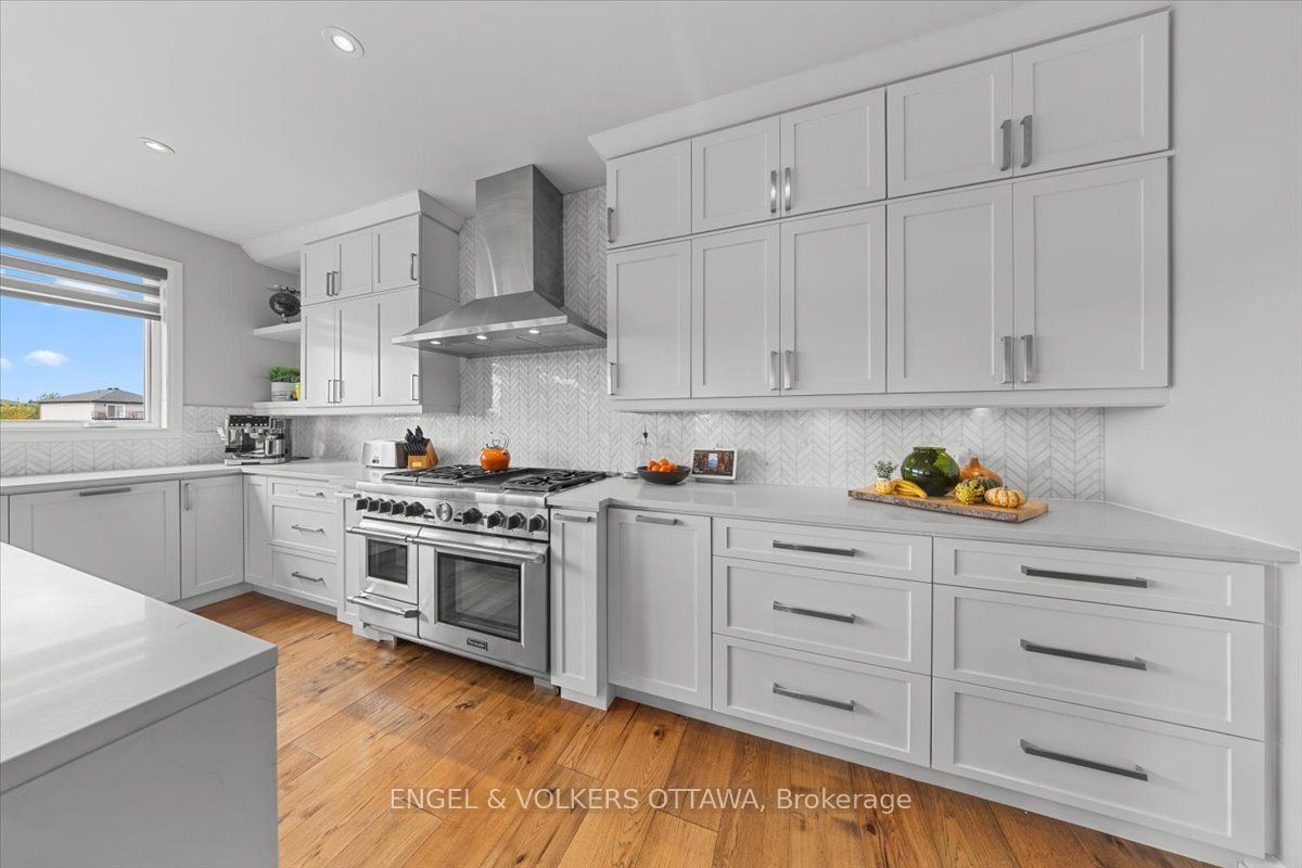 348 St-tropez Street Property Photo 11