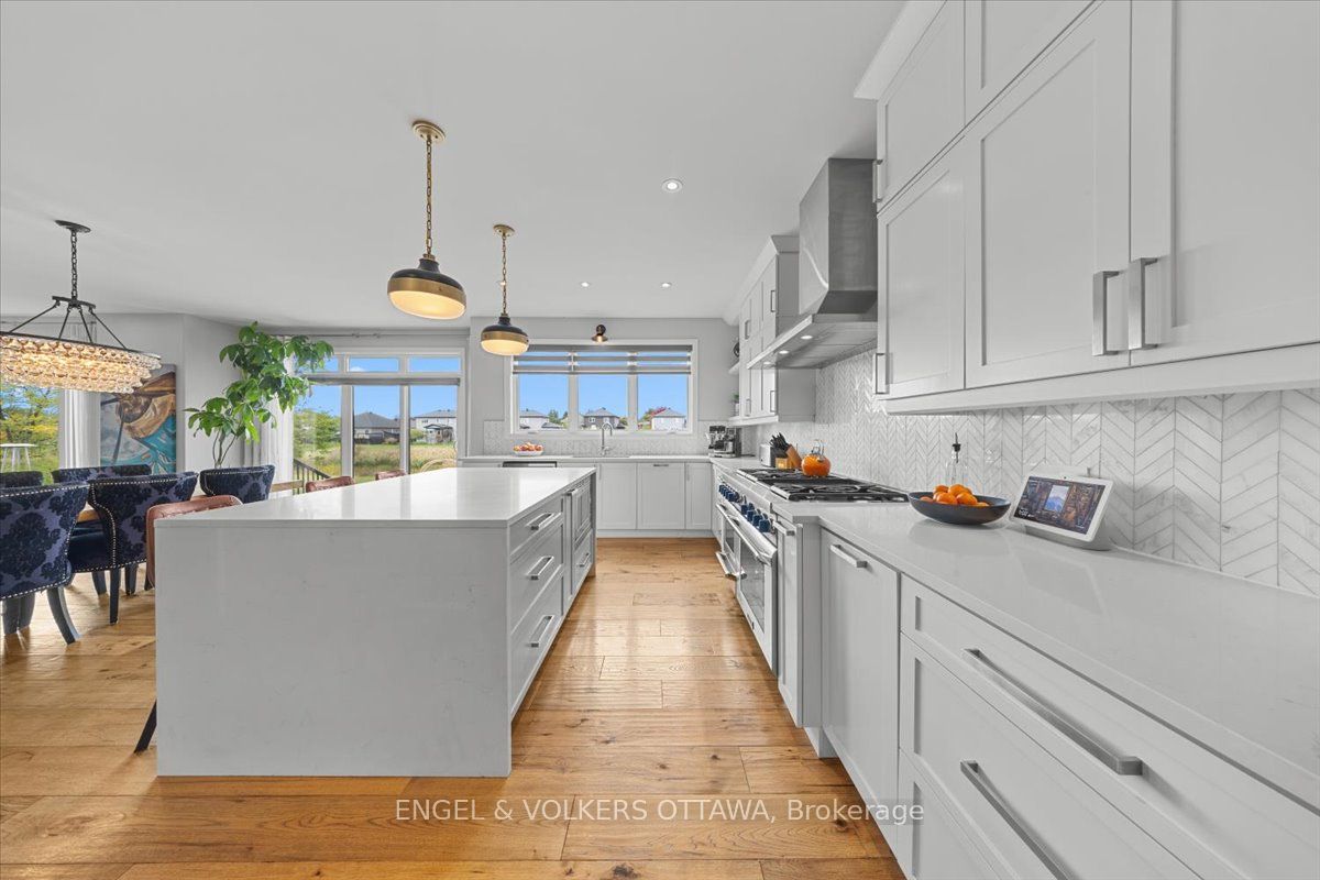 348 St-tropez Street Property Photo 12