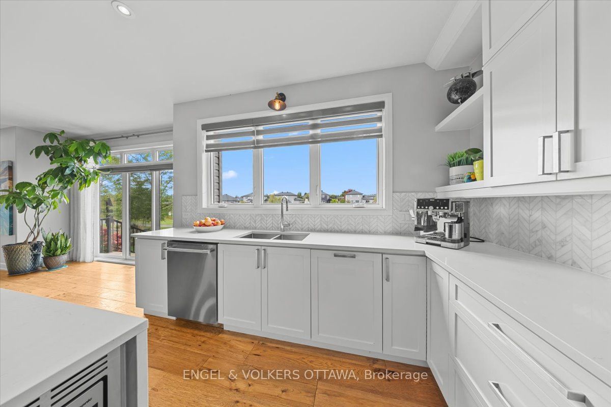 348 St-tropez Street Property Photo 13