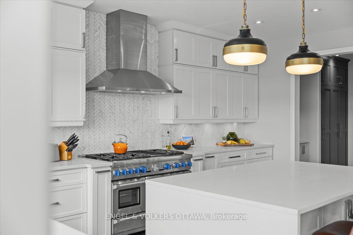 348 St-tropez Street Property Photo 15