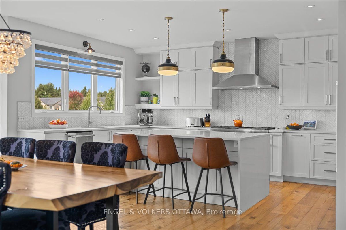 348 St-tropez Street Property Photo 16