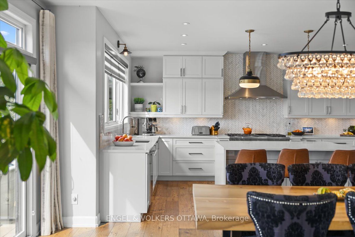 348 St-tropez Street Property Photo 18