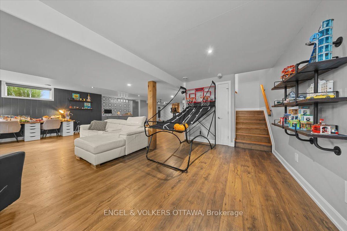 348 St-tropez Street Property Photo 36