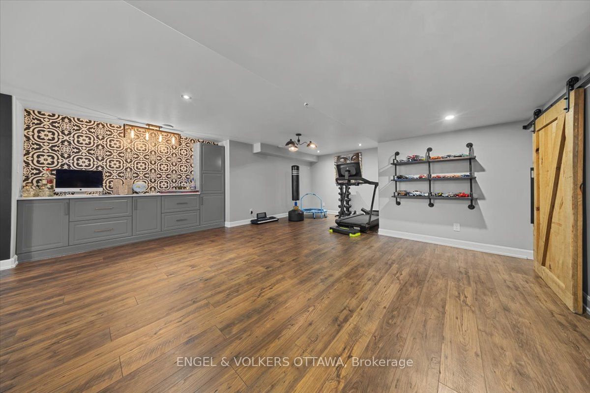348 St-tropez Street Property Photo 38