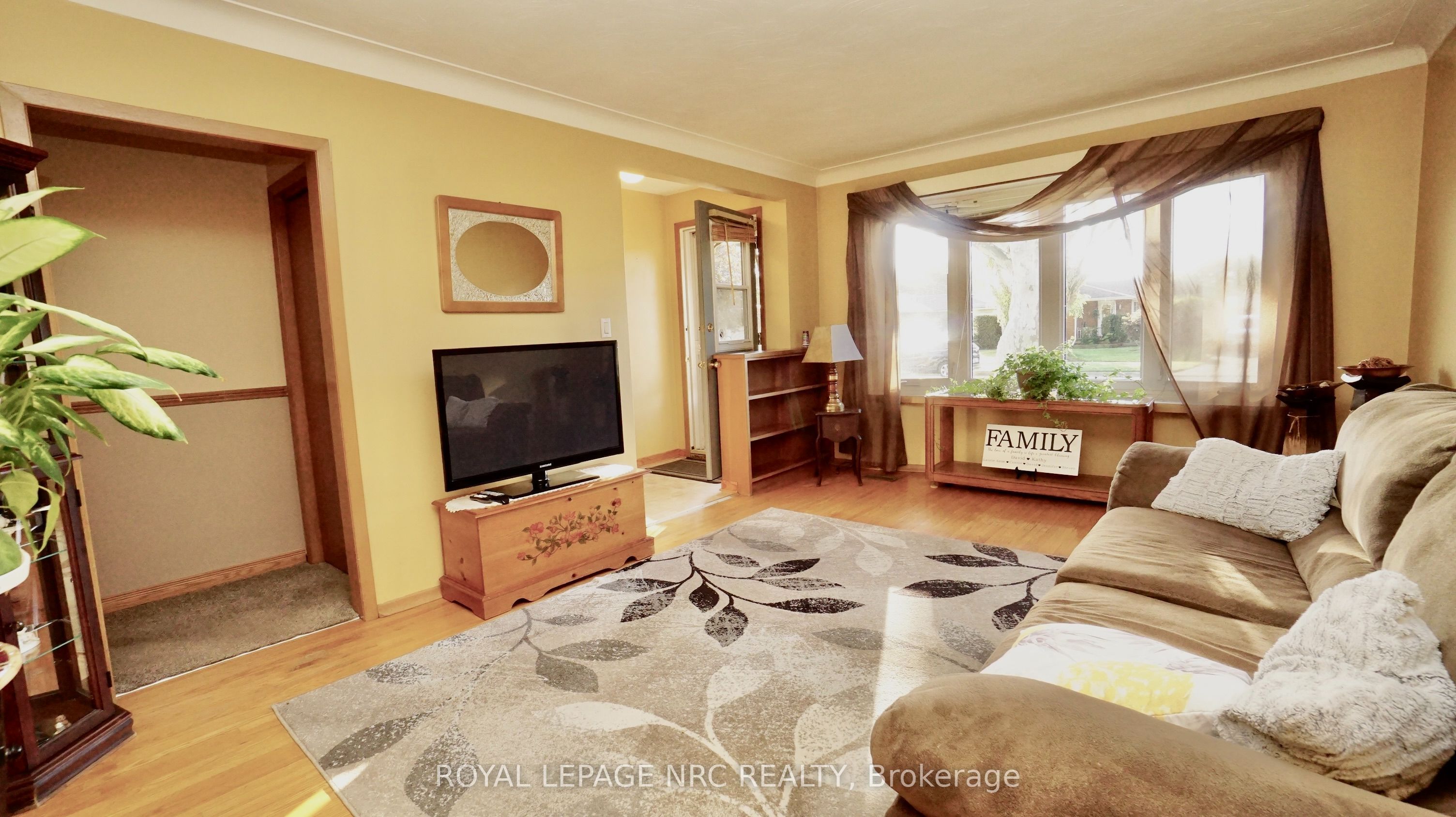 7030 Whitman Avenue Property Photo 6