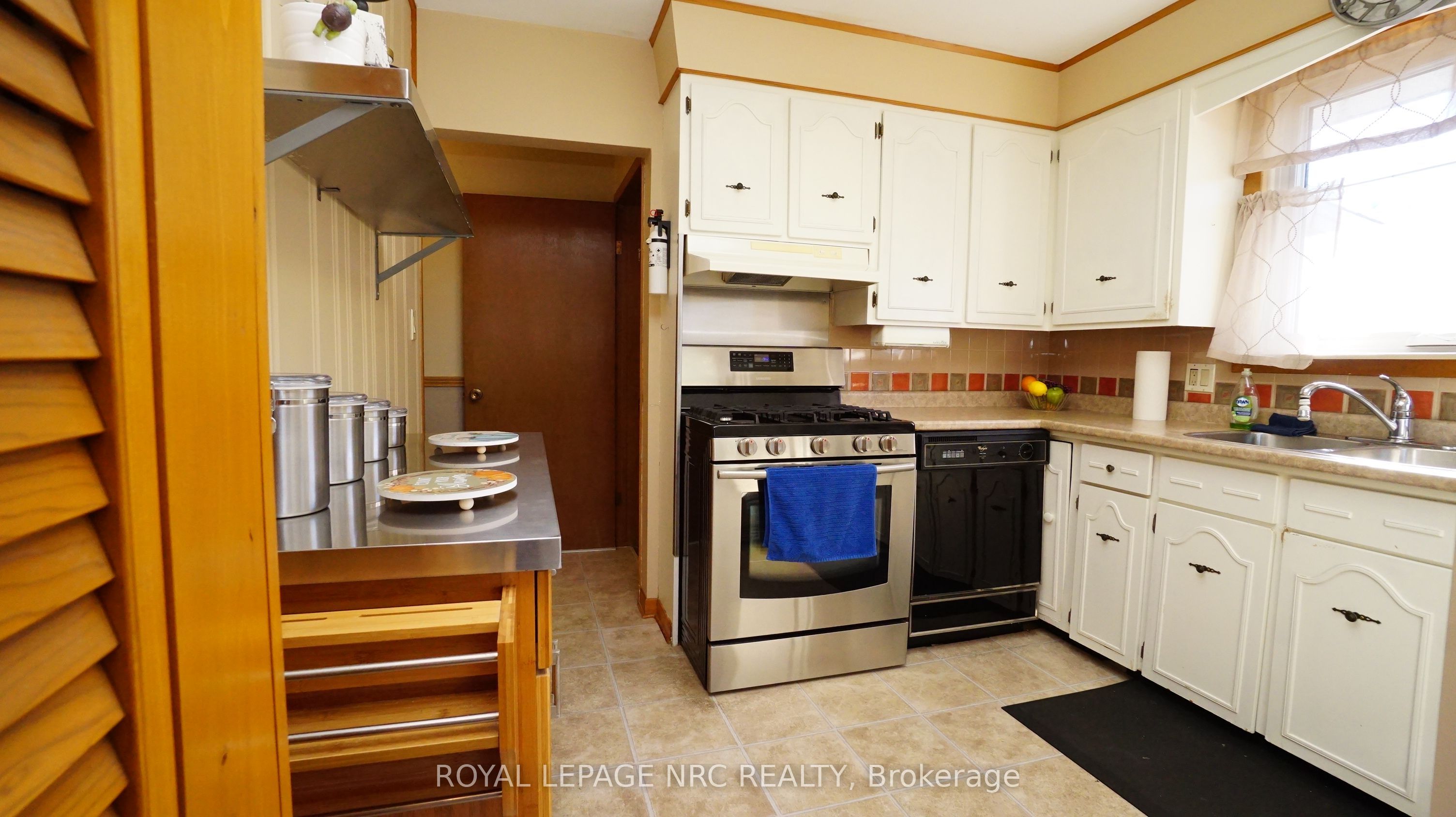 7030 Whitman Avenue Property Photo 14