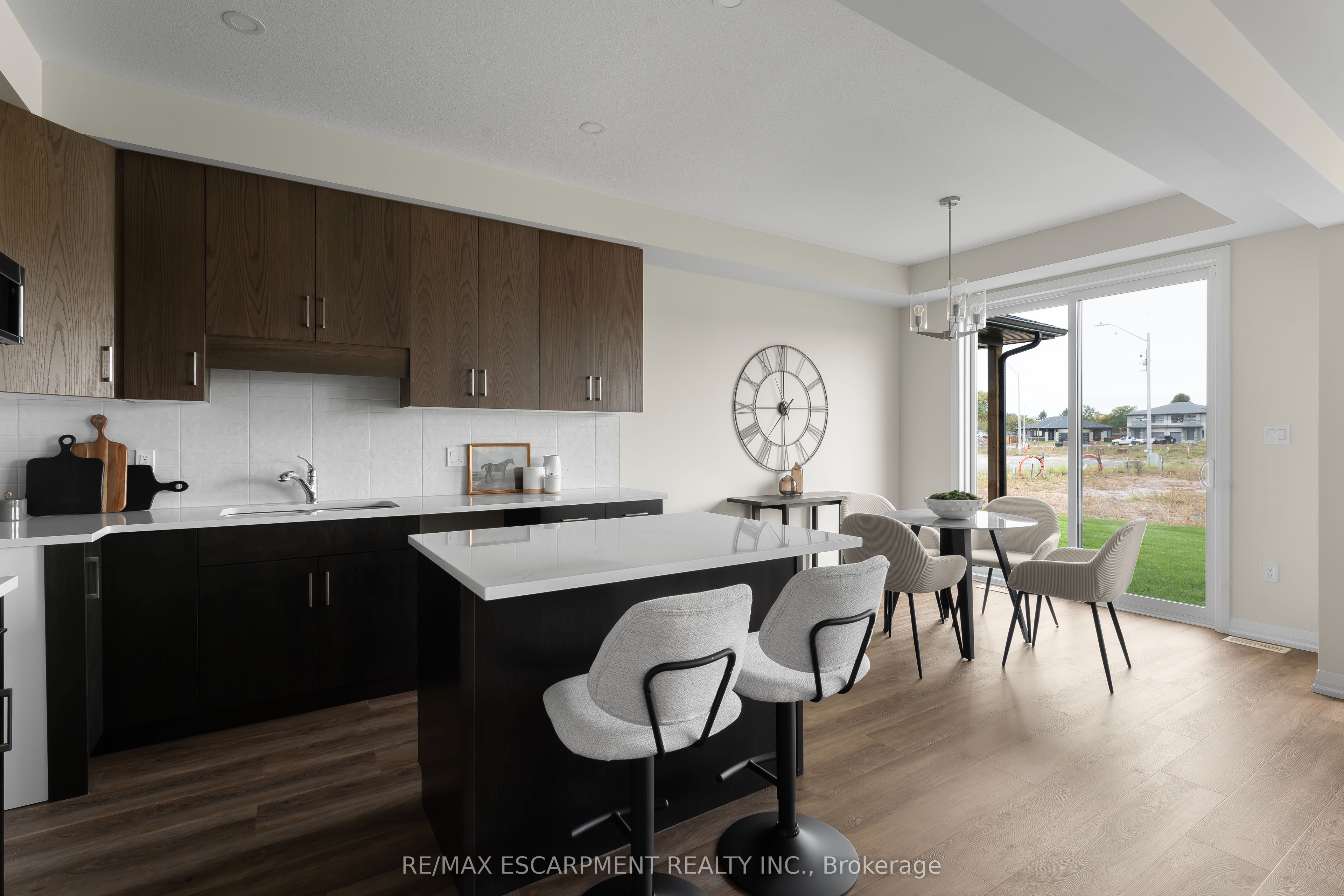 957 Clare Avenue Property Photo 8