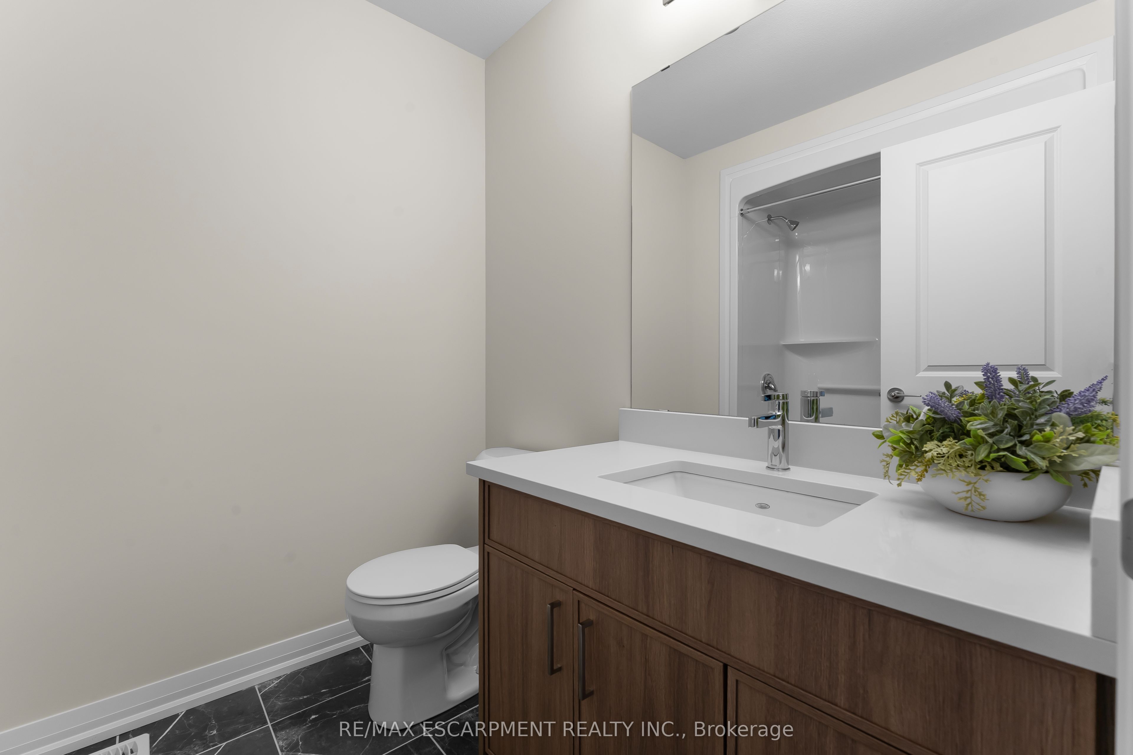 957 Clare Avenue Property Photo 14