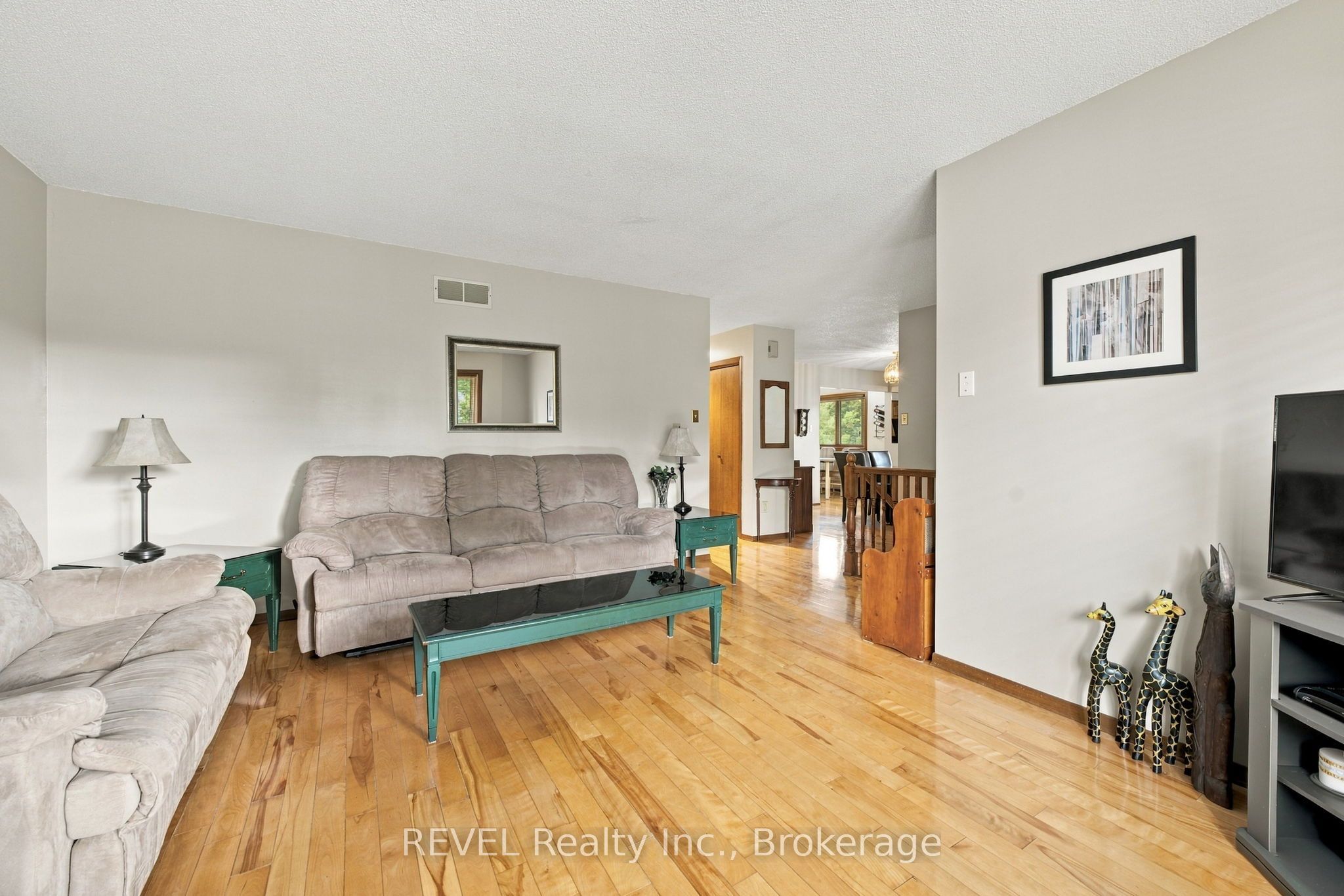 10 Michelle Drive Property Photo 8