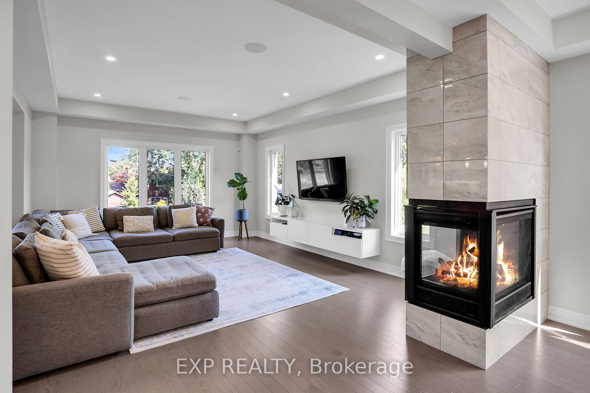 3608 Carolinia Court Property Photo 6