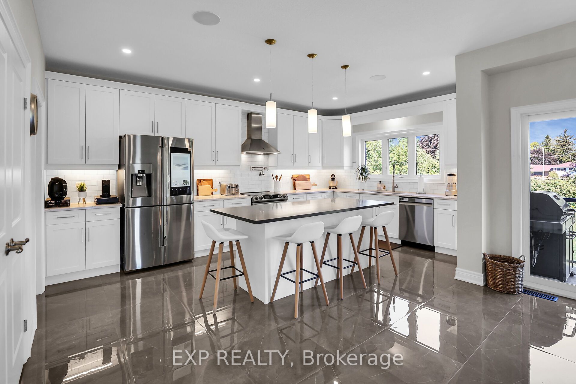 3608 Carolinia Court Property Photo 14