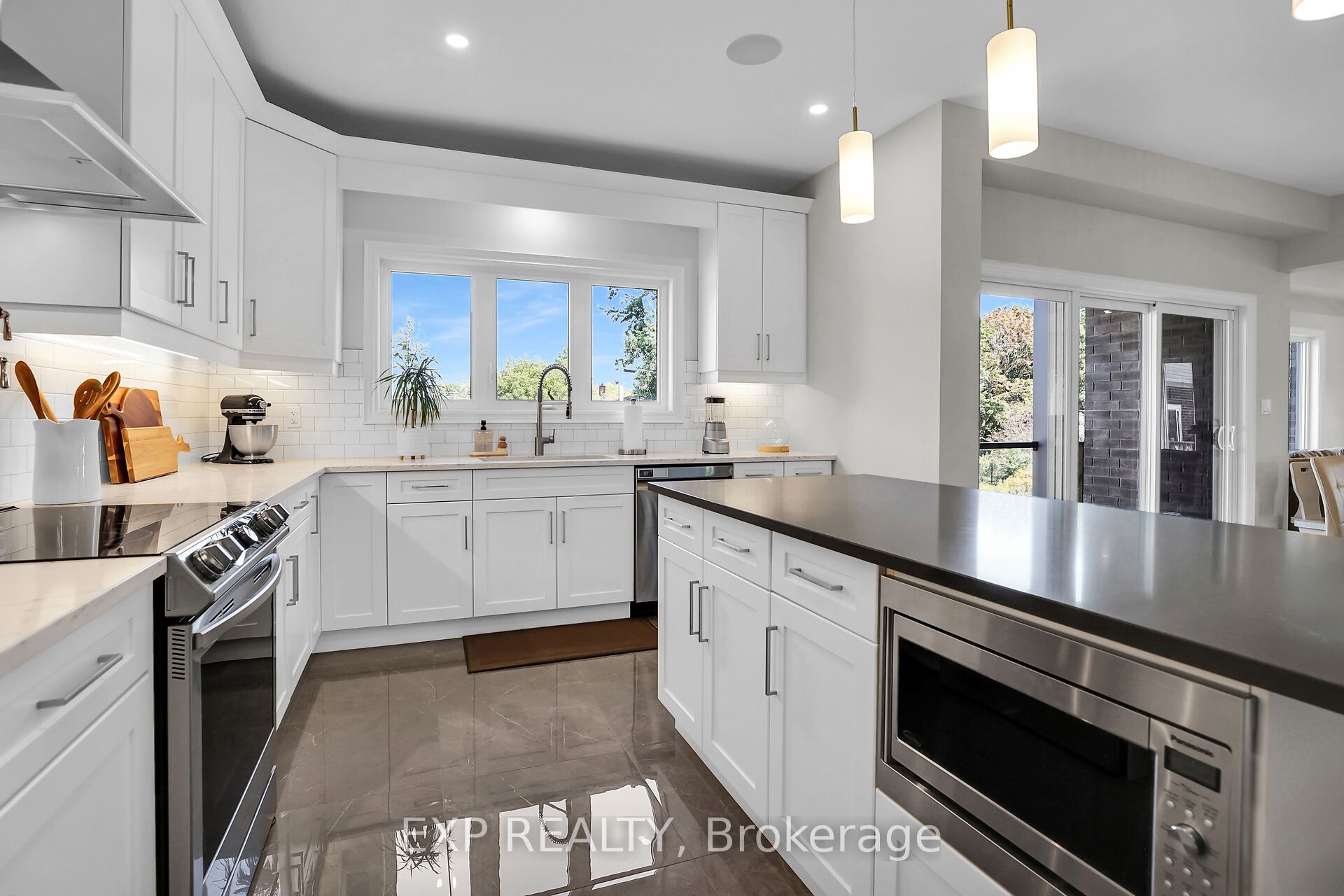 3608 Carolinia Court Property Photo 16