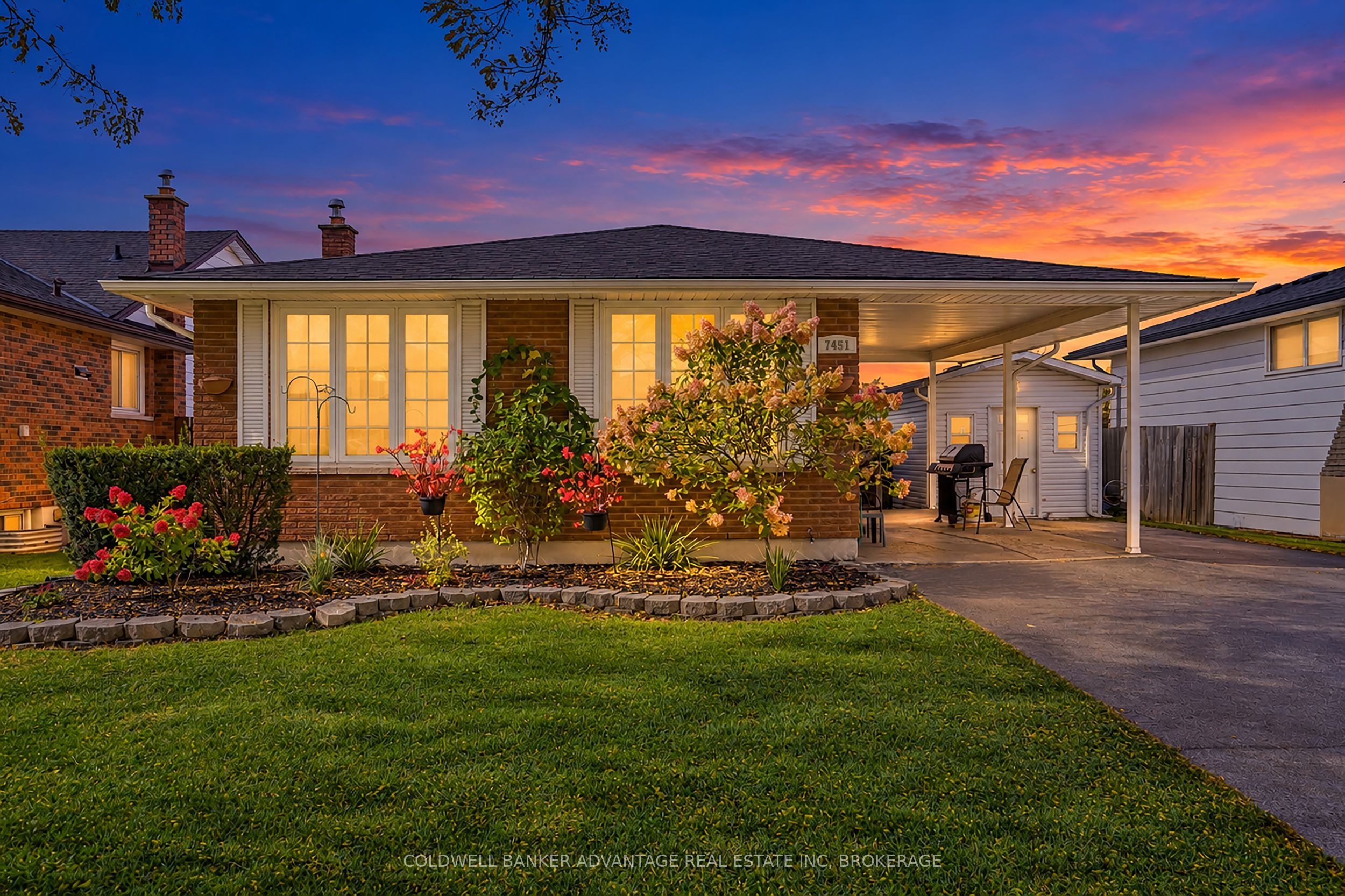 7451 Redhaven Crescent Property Photo 1