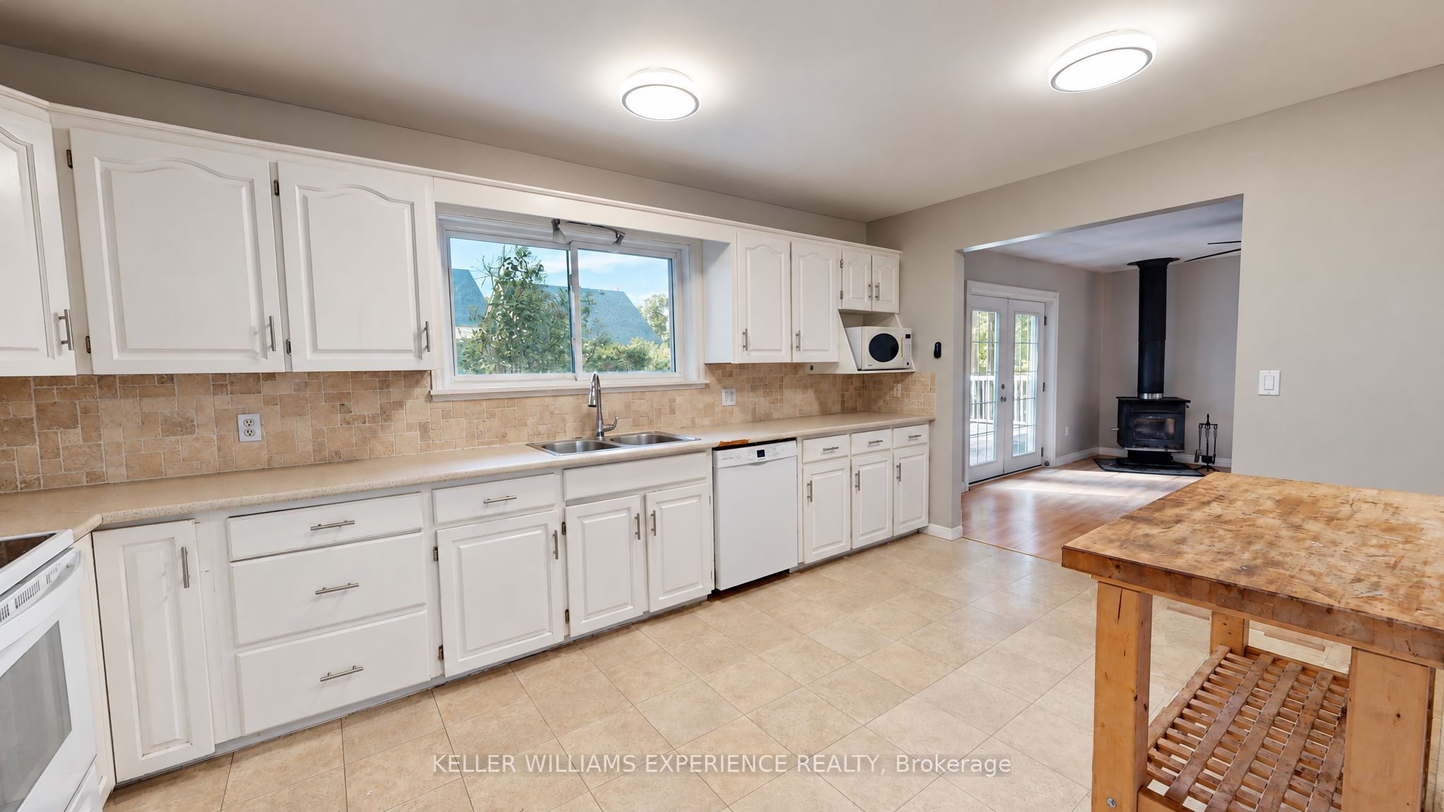 135 Catherine Street W Property Photo 6