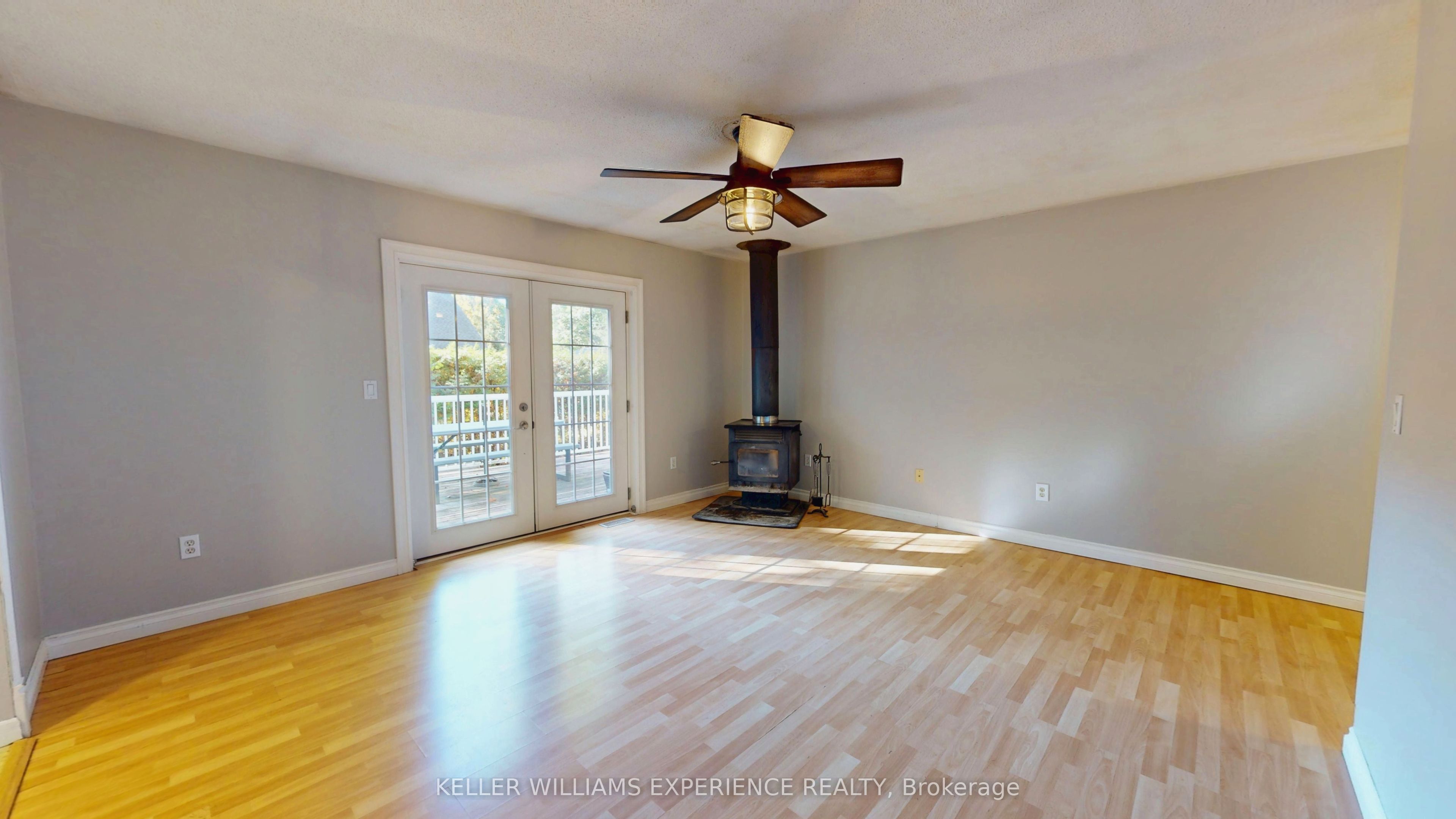 135 Catherine Street W Property Photo 7