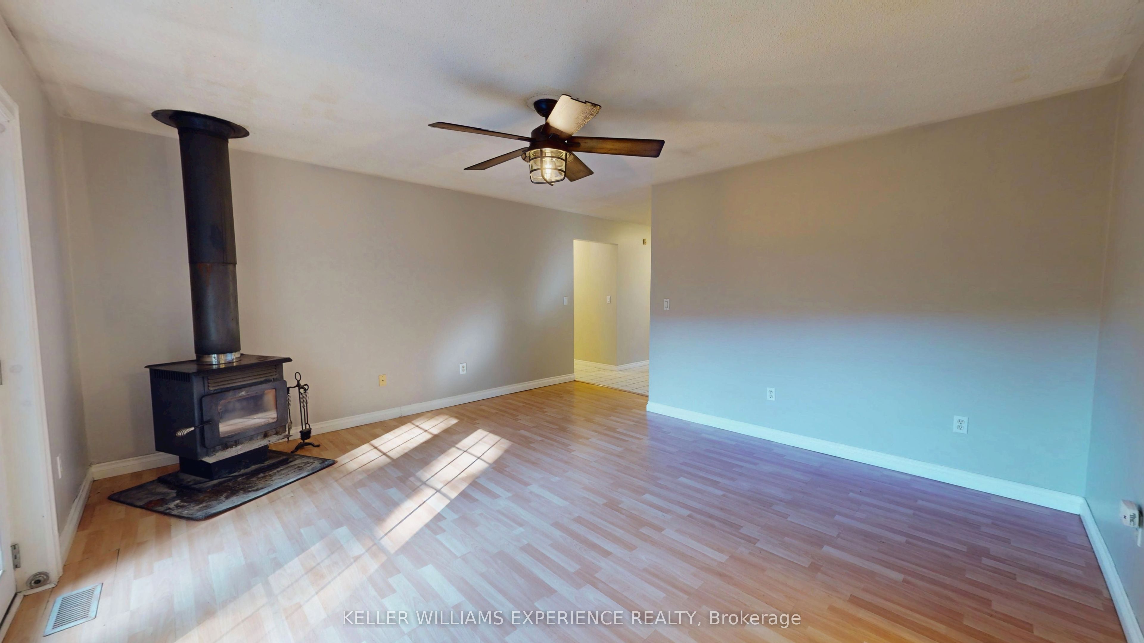 135 Catherine Street W Property Photo 8