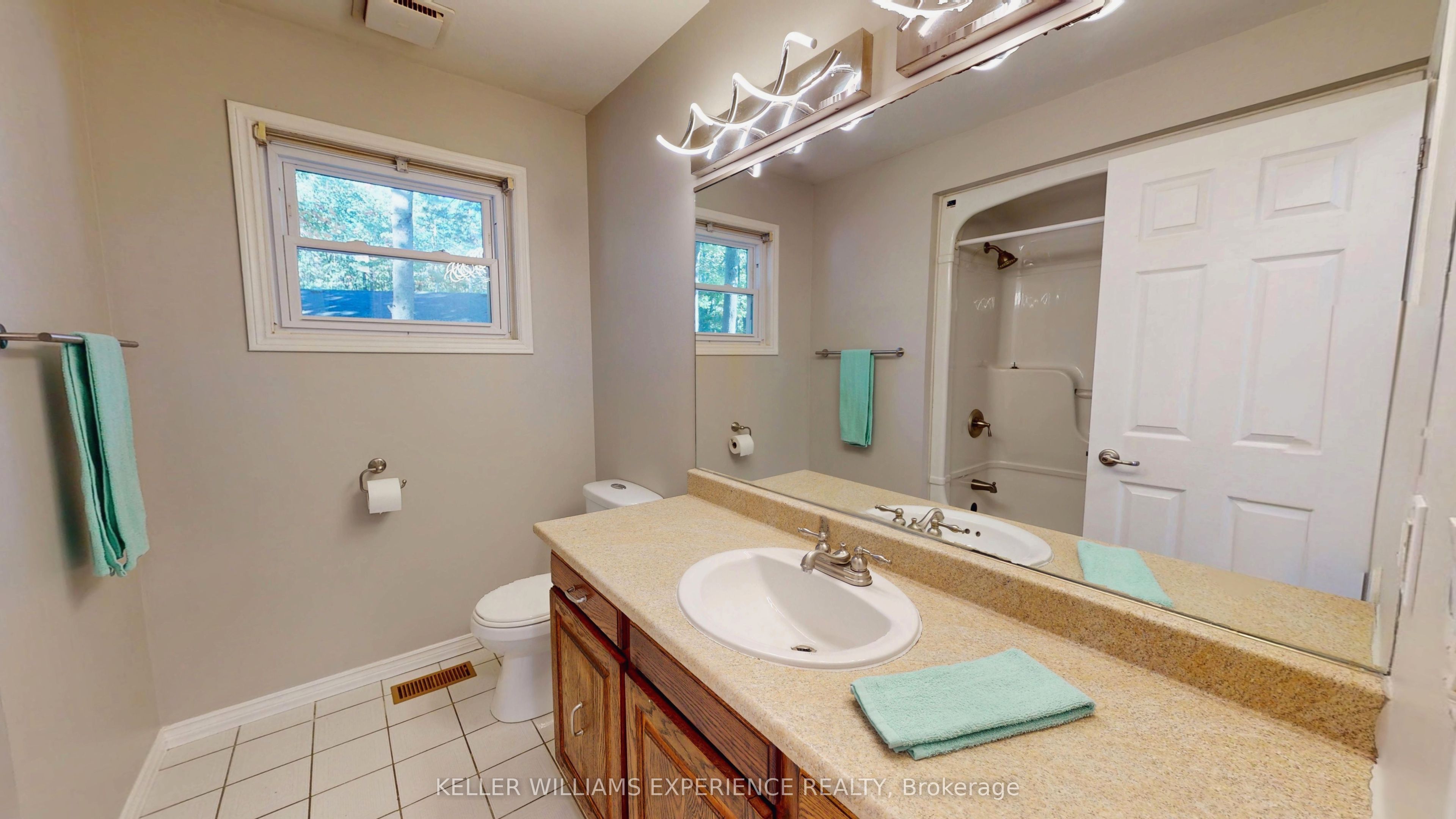 135 Catherine Street W Property Photo 9