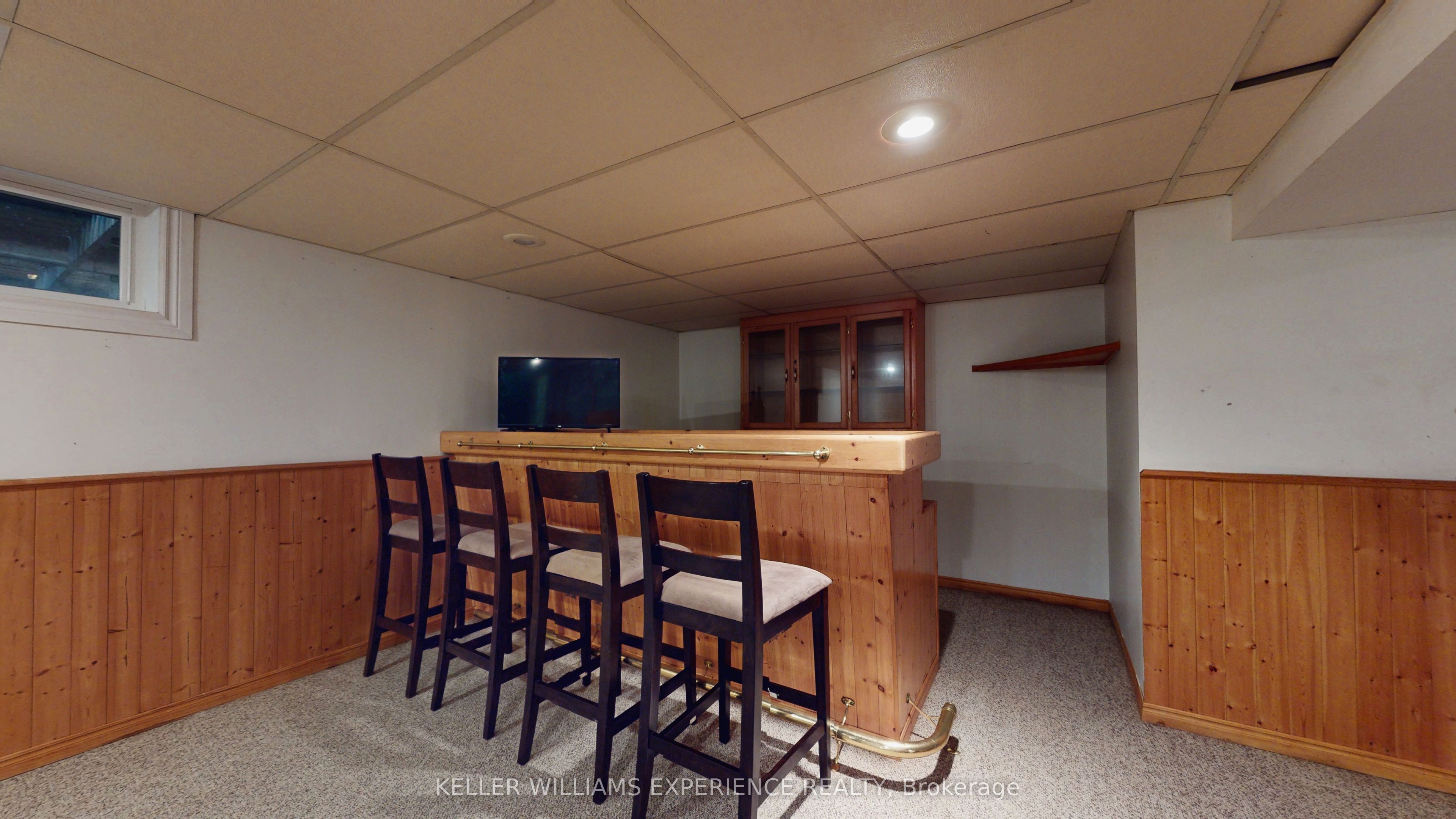 135 Catherine Street W Property Photo 15