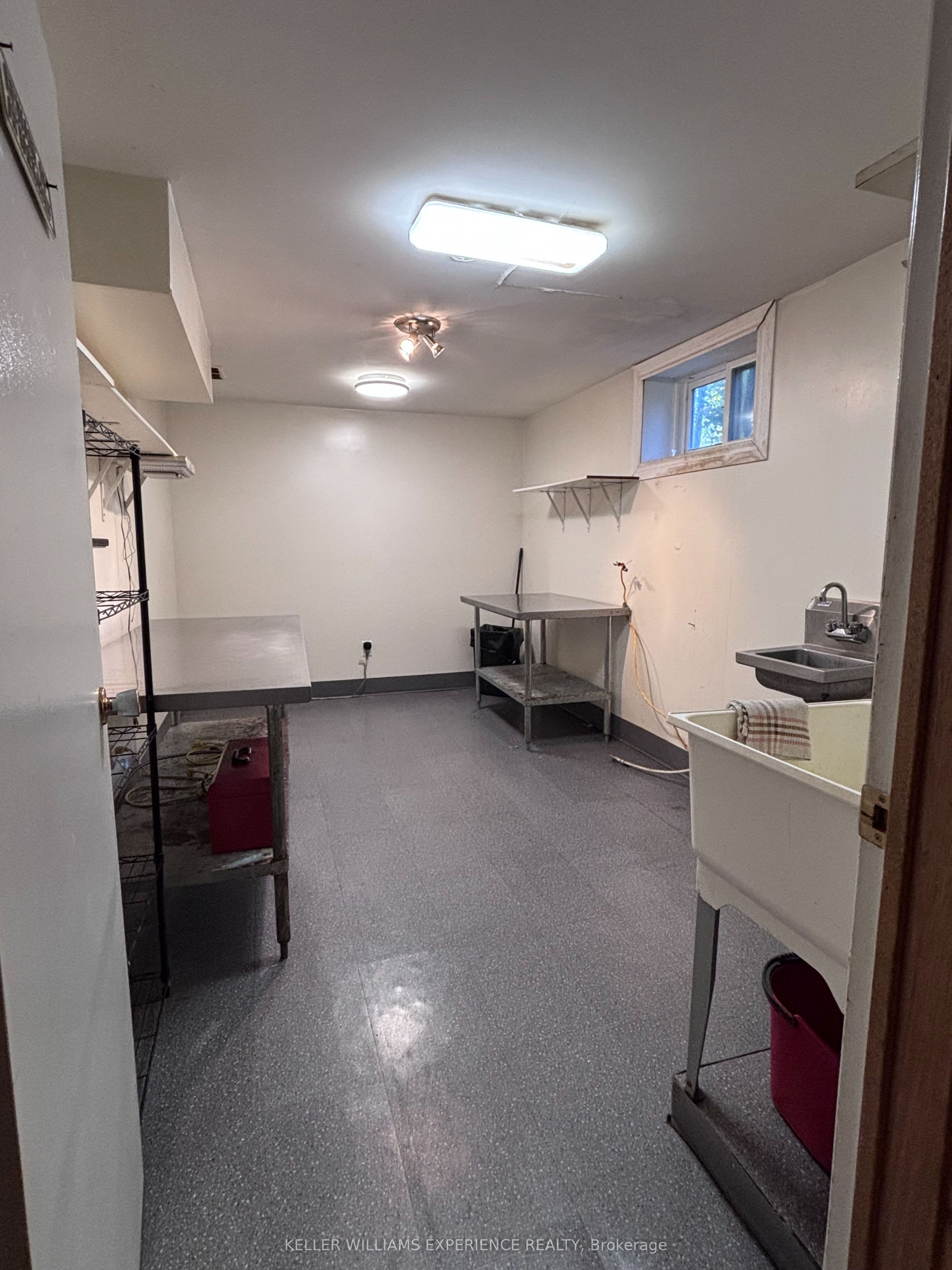 135 Catherine Street W Property Photo 19
