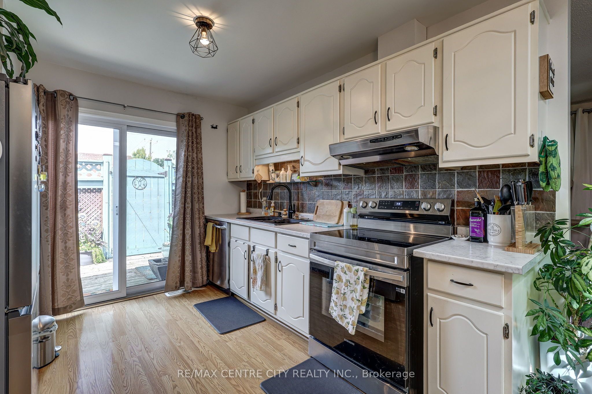 37 Fifth Avenue Property Photo 30