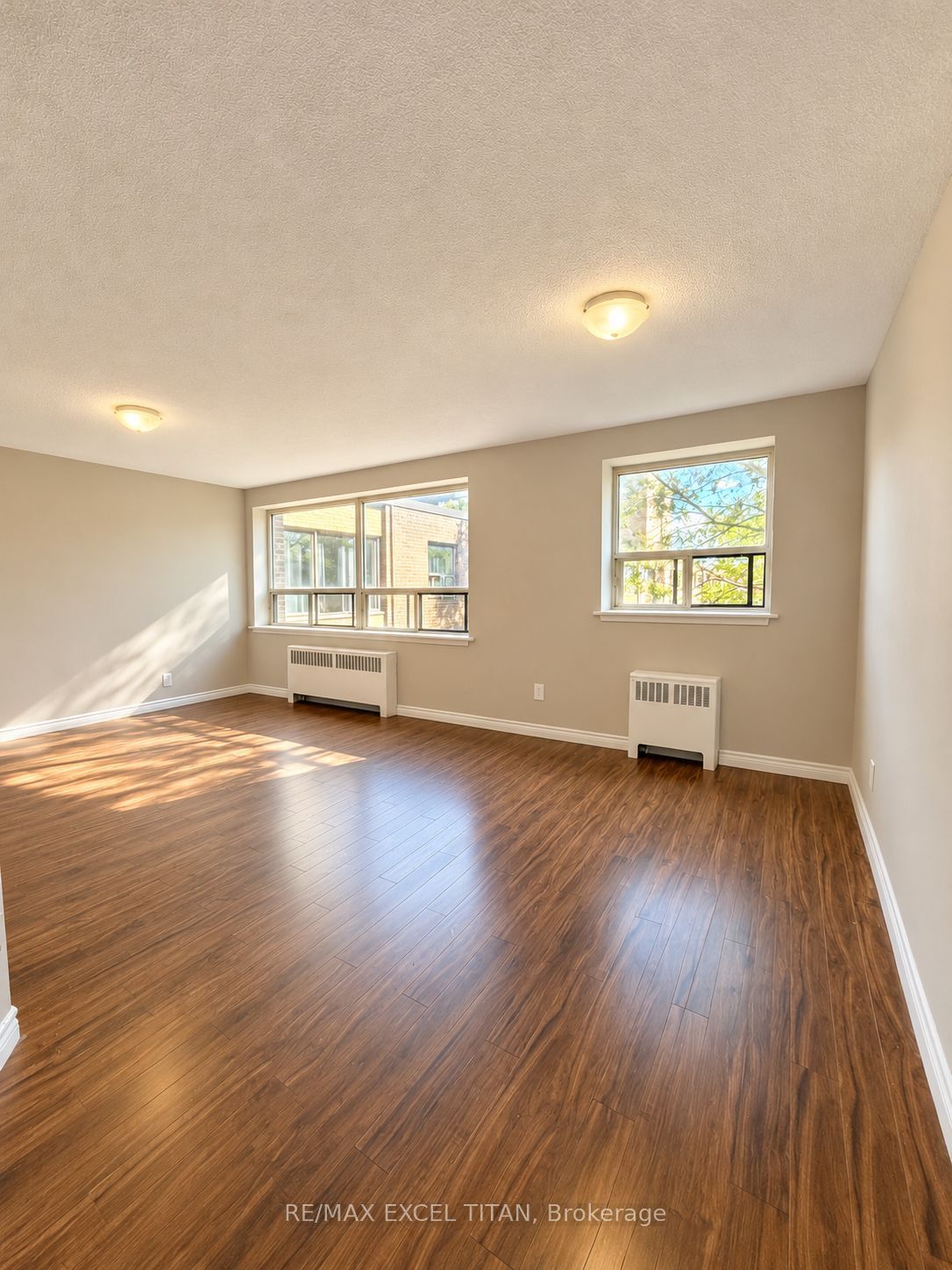 468 Ottawa Street 332d Property Photo 4
