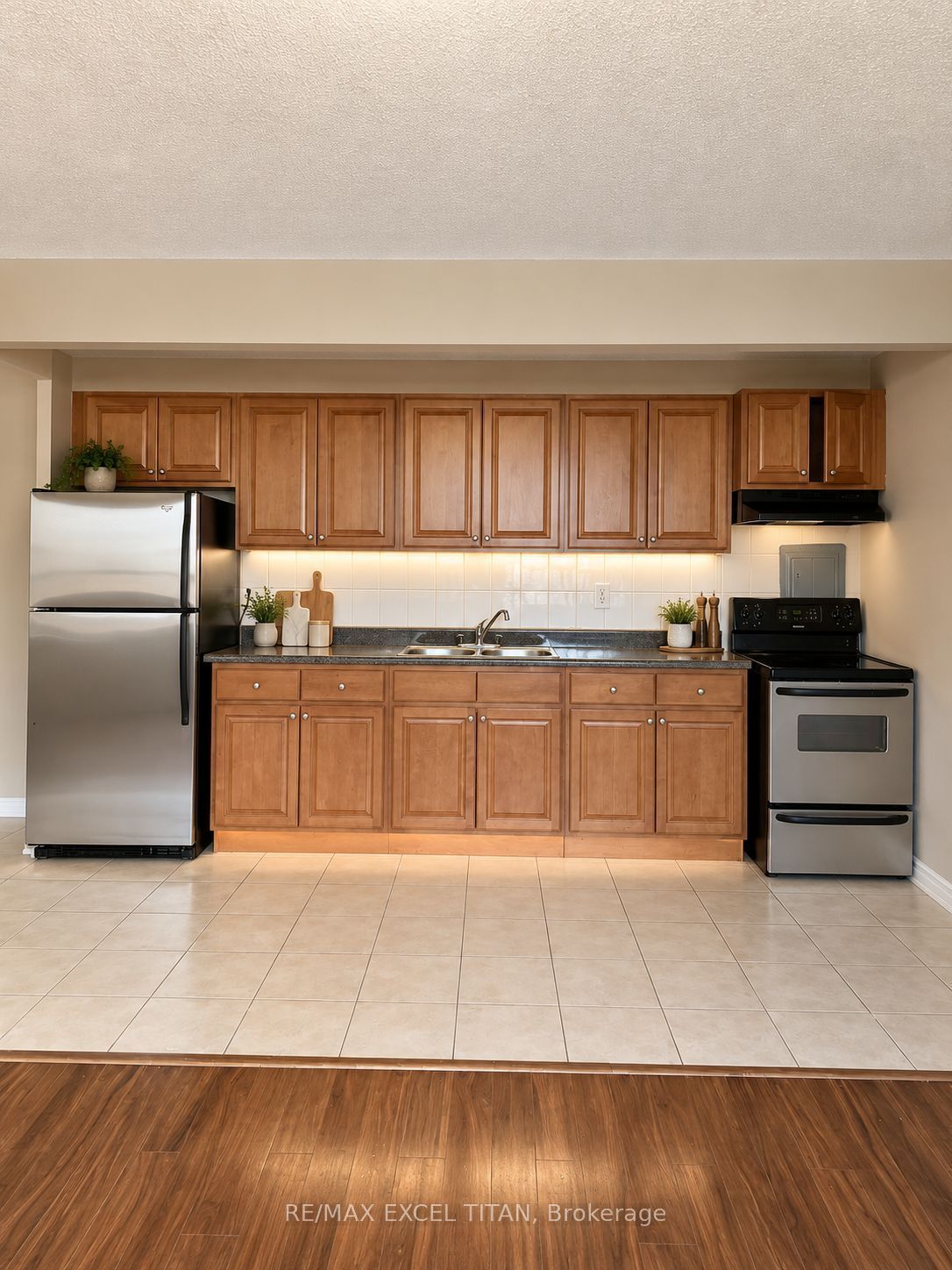 468 Ottawa Street 332d Property Photo 7